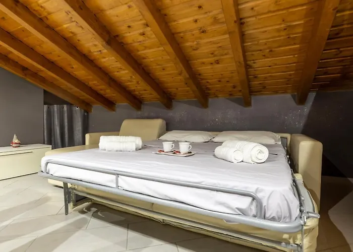 Leonardo Academy In 5' - Parcheggio Gratis - Laghi & Wi-fi Apartament